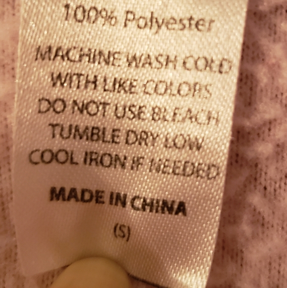 Cute, soft, light pink zip up light jacket with front pockets. Size small - Picture 3 of 4